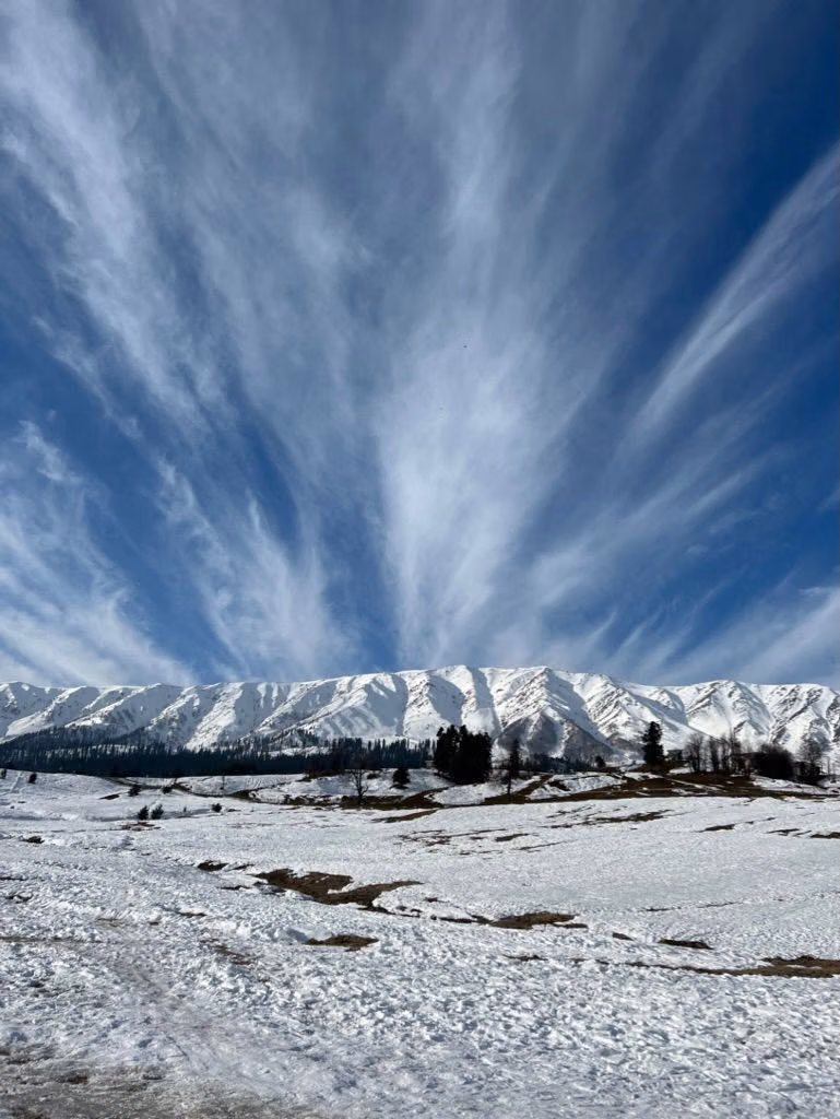Map of Gulmarg ski terrain showing the gondola line from base to Apharwat